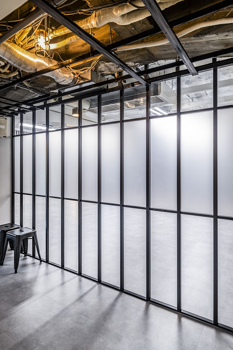 Glass partition